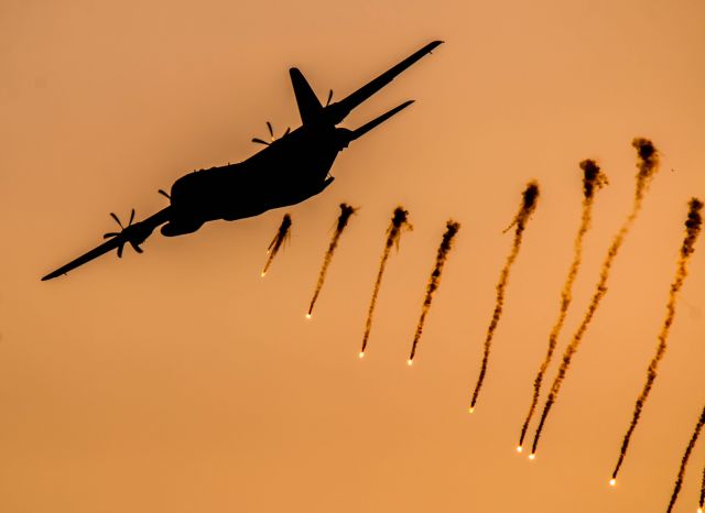 Lockheed C-130 Hercules (N662)