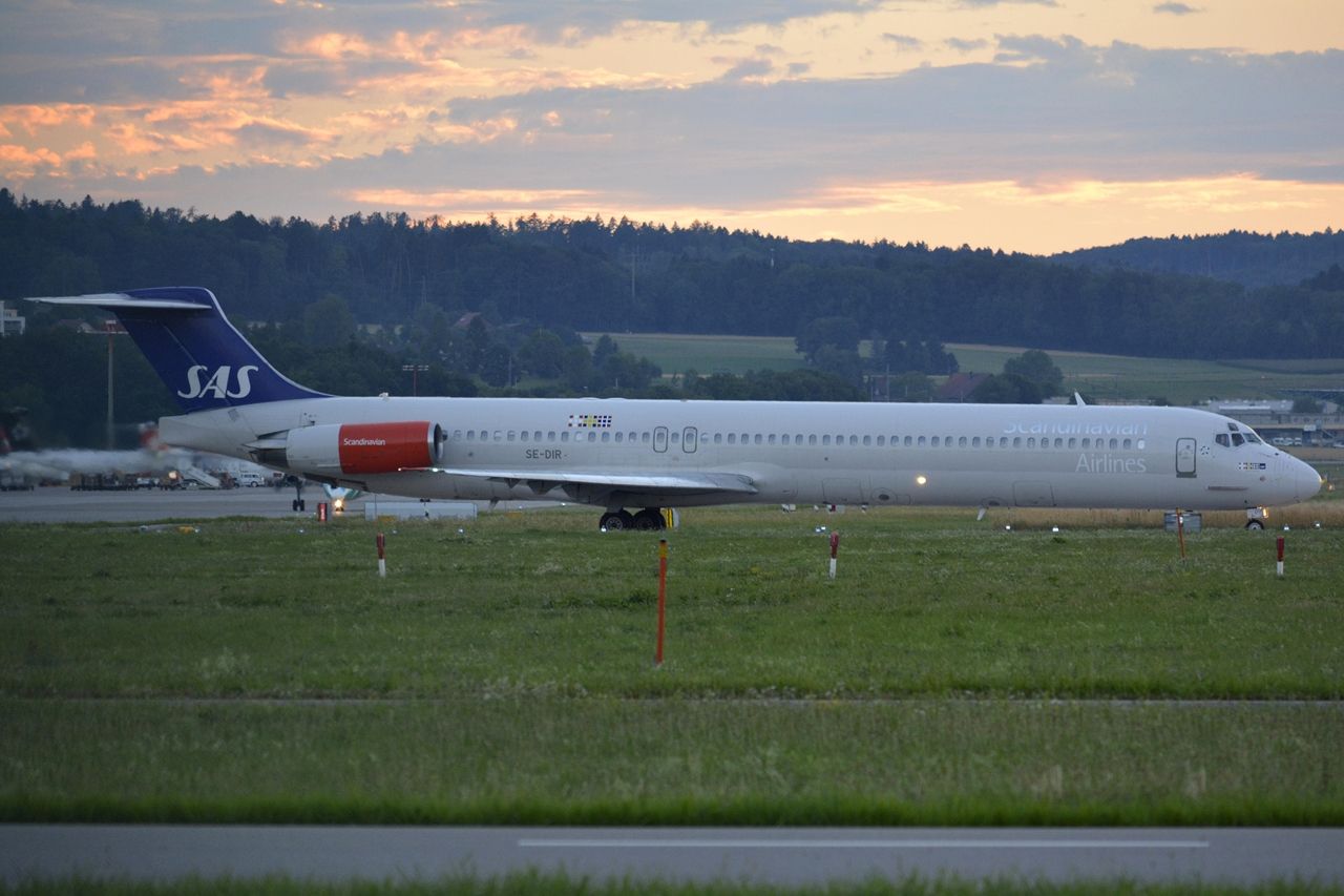 McDonnell Douglas MD-82 (SE-DIR)