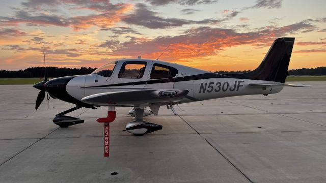 Cirrus SR-22 (N530JF)