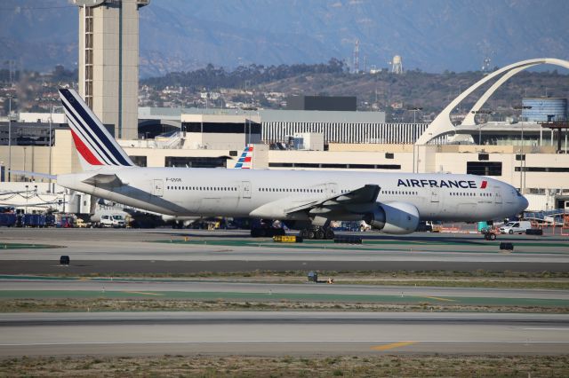 BOEING 777-300ER (F-GSQK)
