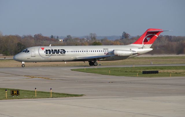 McDonnell Douglas DC-9-30 (N611NA)