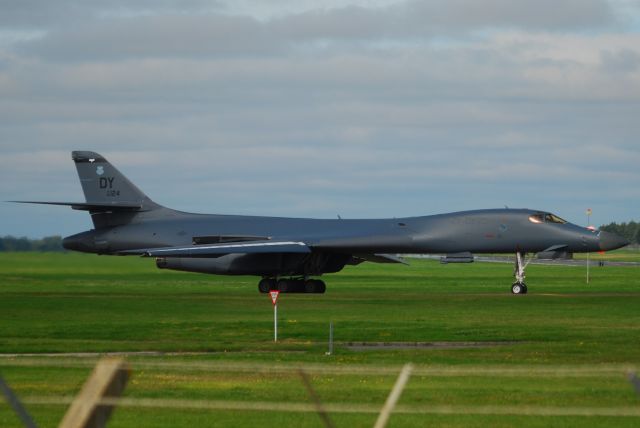 AF85087 — - A B1B RETURNING TO FAIRFORD