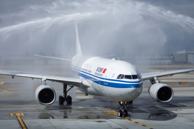 Airbus A330-200 (B-5927)