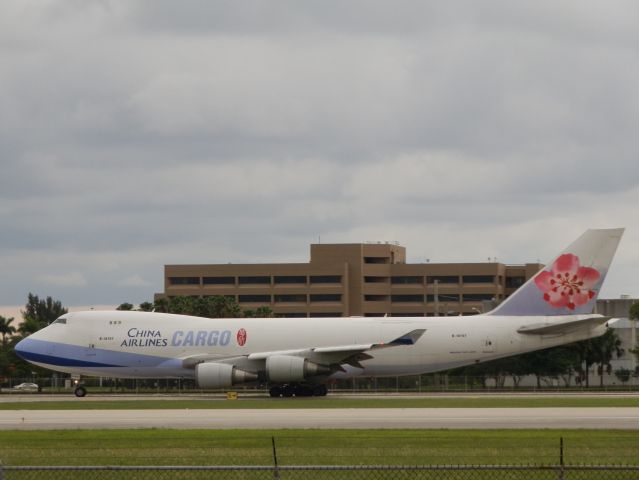Boeing 747-400 (B-18707)