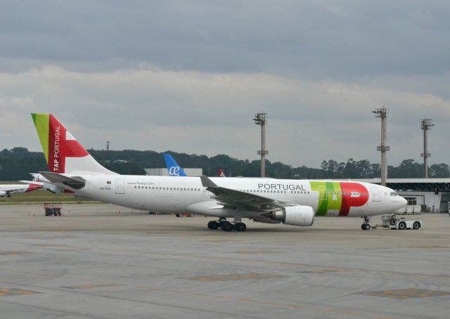 Airbus A330-200 (CS-TOO)