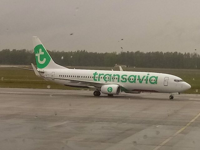 Boeing 737-800 (PH-HBJ) - Transavia B737-82R cn40696 Taxi to the gate Eindhoven Airport. Lse from Alc 22-4-23