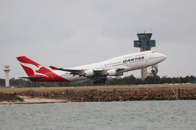 Boeing 747-400 (VH-OEB)