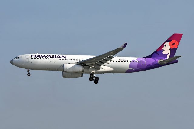 Airbus A330-200 (N375HA)