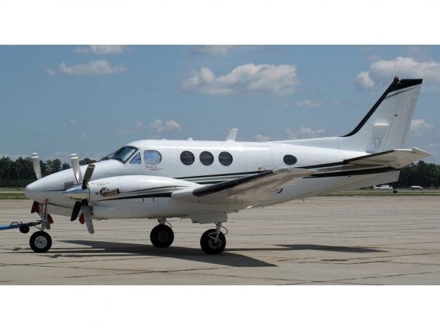 Beechcraft King Air 90 (N74B)