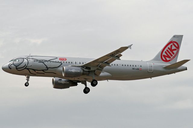 Airbus A320 (OE-LEE)