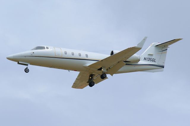 Learjet 55 (N135GL)