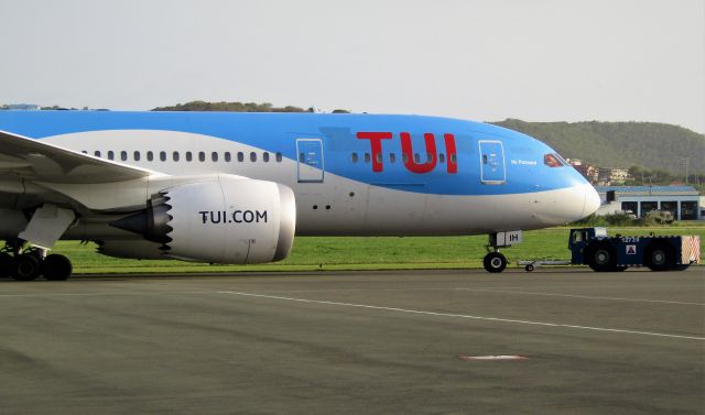 Boeing 787-8 (G-TUIH)