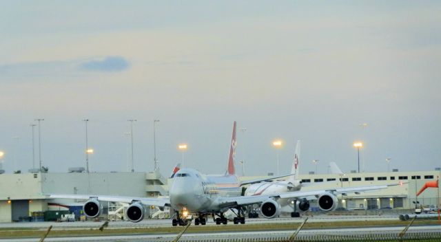 BOEING 747-8 (LX-VCB)