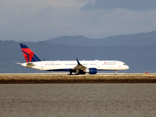 Boeing 757-200 (N710TW)