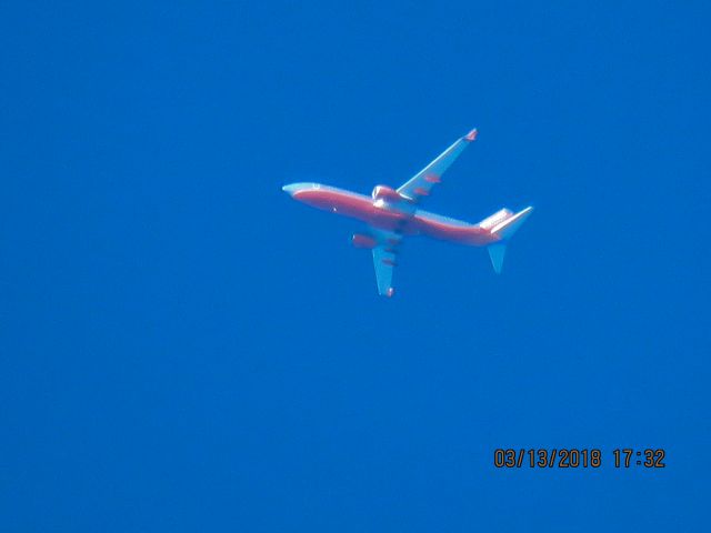 Boeing 737-800 (N8302F)