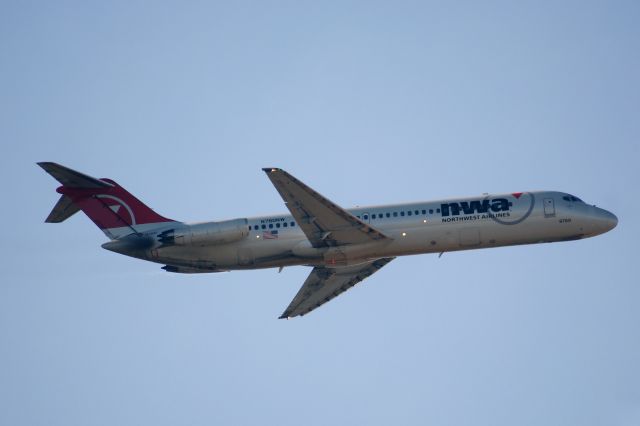 McDonnell Douglas DC-9-40 (N760NW)