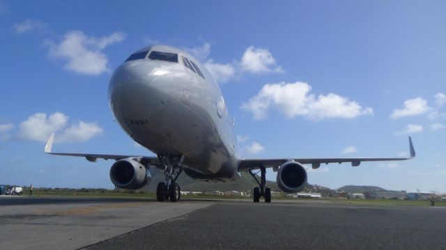 Airbus A321 (N998AN)