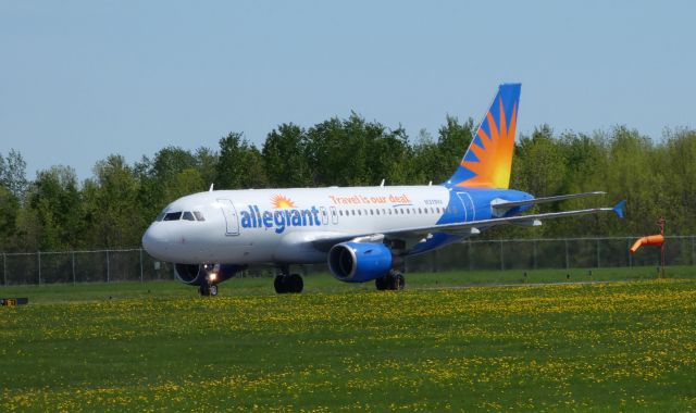 Airbus A319 (N311NV) - Taxiing to parking is this 2006 allegiant Airbus 319-111 in the Spring of 2018.