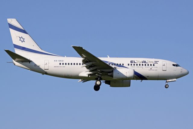 Boeing 737-700 (4X-EKD)
