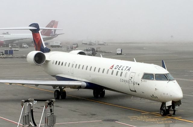 Canadair Regional Jet CRJ-700 (N631SK)