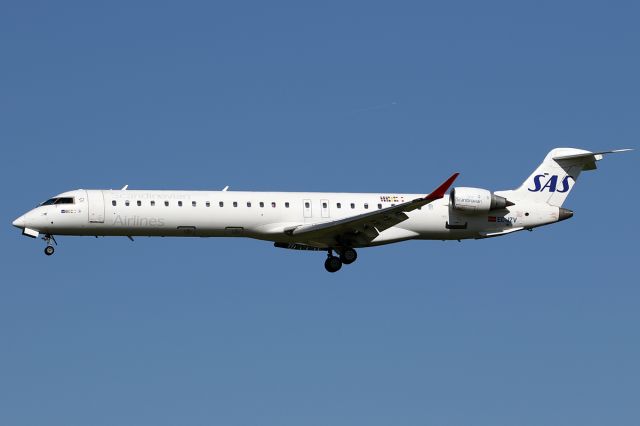 Canadair Regional Jet CRJ-900 (EC-JZV)