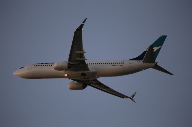 Boeing 737-800 (C-GJLZ)