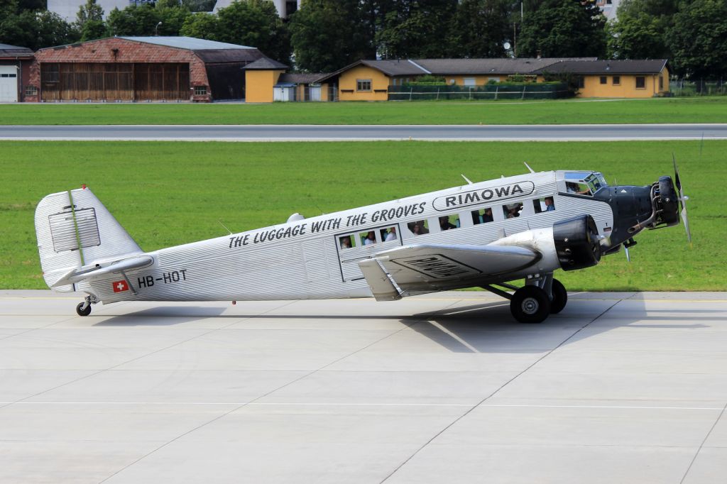 JUNKERS Ju-52/3m (HB-HOT)