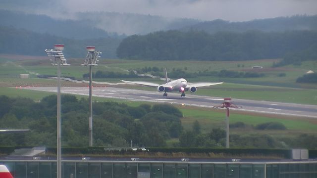 Boeing 777-200 (HS-TKY)