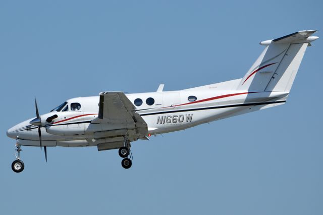 Beechcraft Super King Air 200 (N1660W)