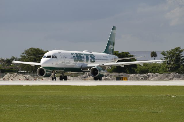 Airbus A320 (N746JB)