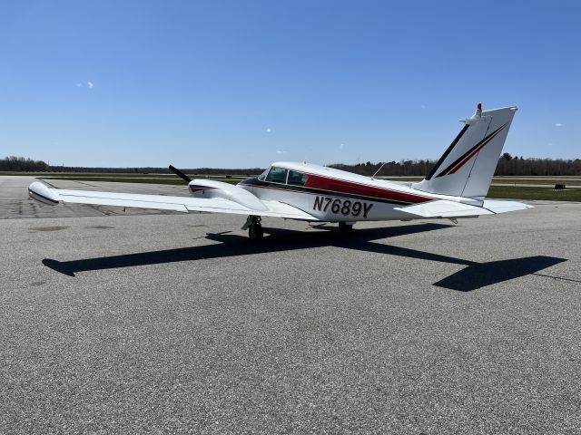 Piper PA-30 Twin Comanche (N7689Y) - On ramp