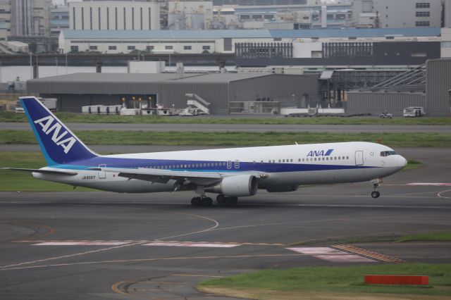 BOEING 767-300 (JA8567)