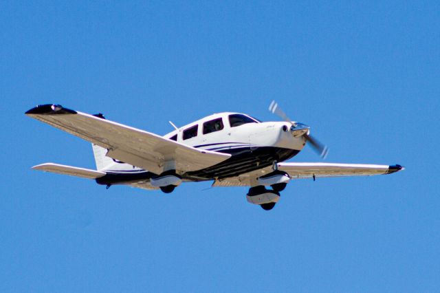 Piper Cherokee (N69TZ)
