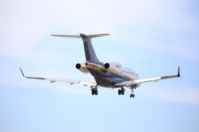 Embraer Legacy 450 (N422FX)