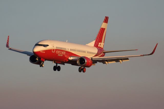 BOEING 737-300 (N137CG)