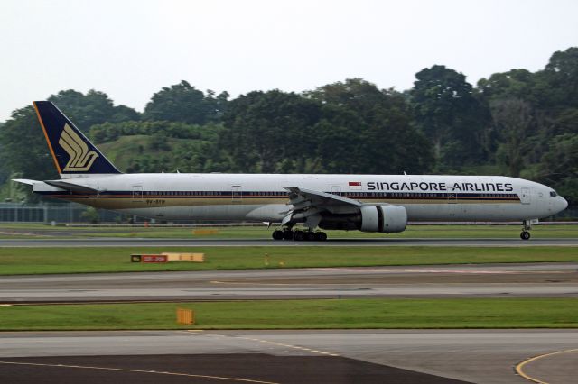 BOEING 777-300 (9V-SYH)
