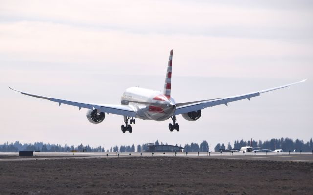 Boeing 787-8 (N870AX) - It was a smooth approach to runway 21 at Spokane International for this nifty little Dreamliner