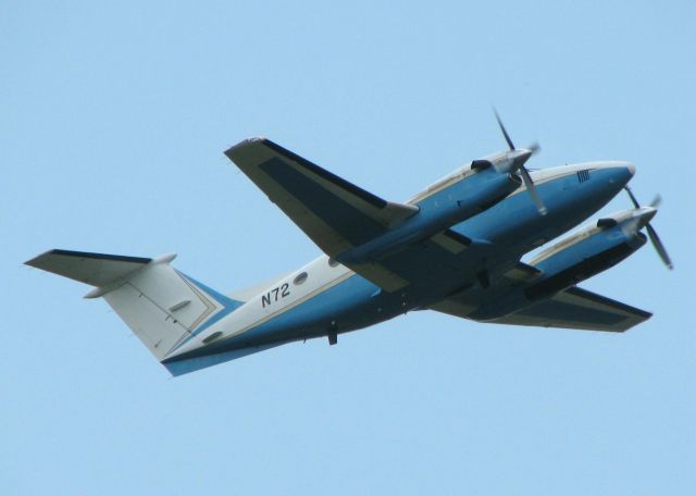 Beechcraft Super King Air 300 (N72) - Off of runway 5 at the Shreveport Regional airport.