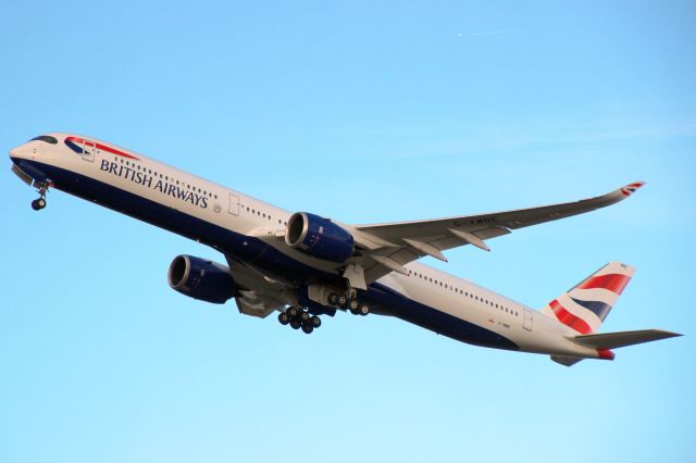 Airbus A350-1000 (G-XWBE) - Airborne off rwy 27R on 26-Feb-20 operating flight BAW119 to VOBL.