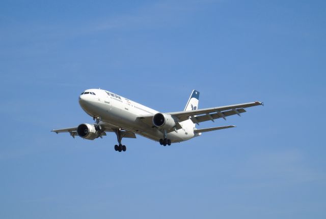 Airbus A300F4-200 (EP-IBD) - Taken near Hatton Cross arriving on IR711 from Tehran.