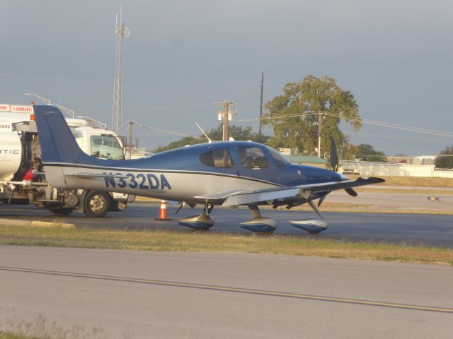 Cirrus SR-22 (N332DA)