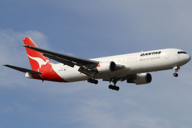 BOEING 767-300 (VH-OGM)