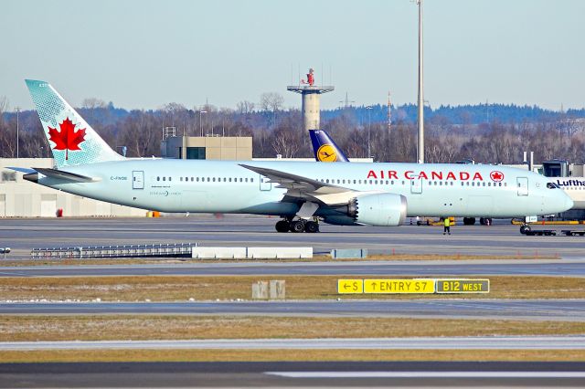 Boeing 787-9 Dreamliner (C-FNOE)