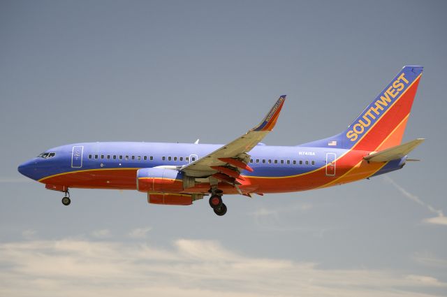 Boeing 737-700 (N741SA)