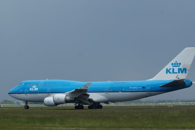 Boeing 747-400 (PH-BFU) - KLM B747-406 cn28196 Take Off RWY36L 22-5-2018