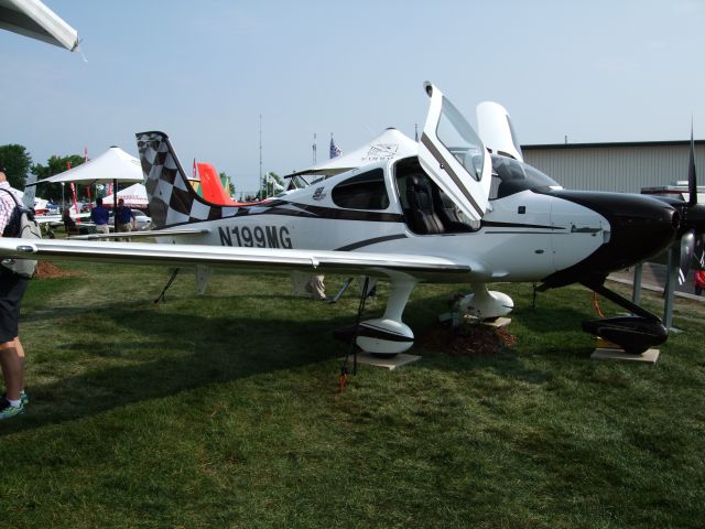 Cirrus SR-22 (N199MG)