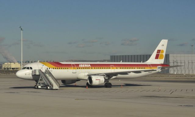 Airbus A321 (EC-JDR) - Iberia Airbus A321-213 EC-JDR in Madrid Barajas