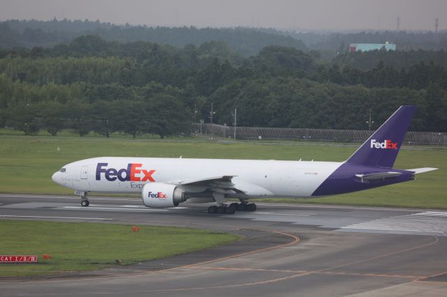 Boeing 777-200 (N880FD)