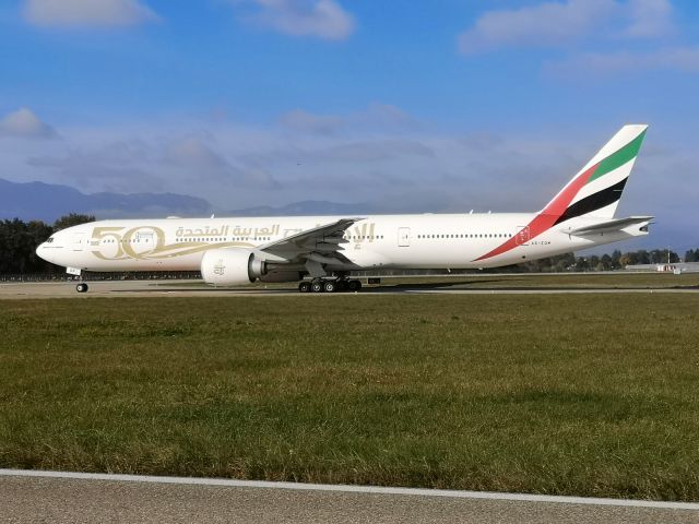 BOEING 777-300ER (A6-EQM)