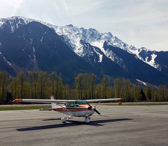 Cessna Skyhawk (C-GCTD) - Charlie in Pemberton with 8,500 ft Mt Currie as backdrop.